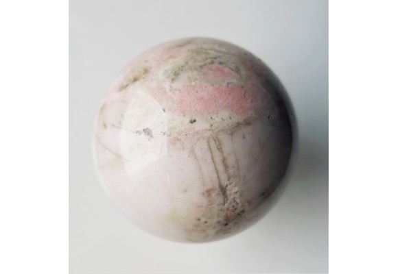 Kula polerowana z rodingitu z Sobótki