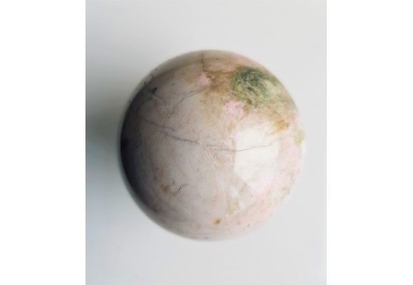 Kula polerowana z rodingitu z Sobótki