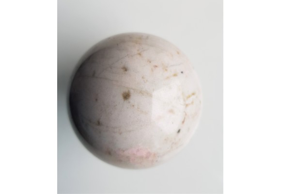 Kula polerowana z rodingitu z Sobótki