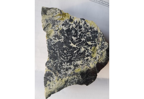 Hornblenda, magnetyt oraz serpofit z Kowar