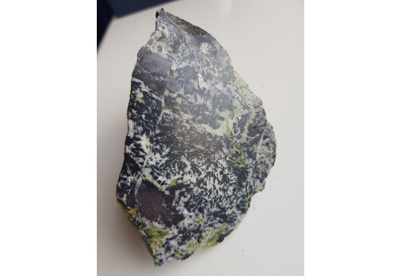 Hornblenda, magnetyt oraz serpofit z Kowar