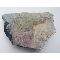 Fioletowo-zielony rodingit z Nasławic