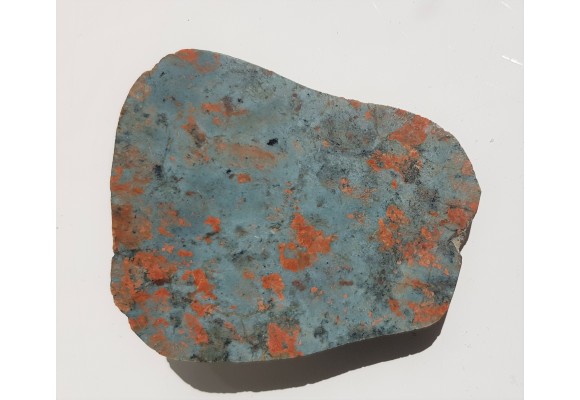 Intensywnie niebieska skała ozdobna z pomarańczowymi piętnami, eratyk, lubuskie