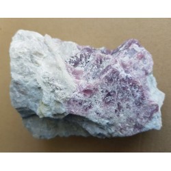 Masywny lepidolit w pegmatycie z Piławy Grn.