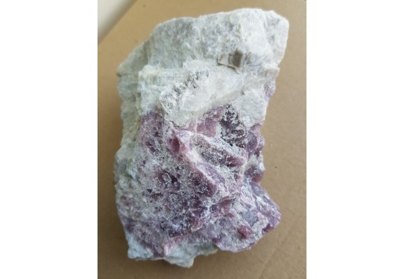 Masywny lepidolit w pegmatycie z Piławy Grn.