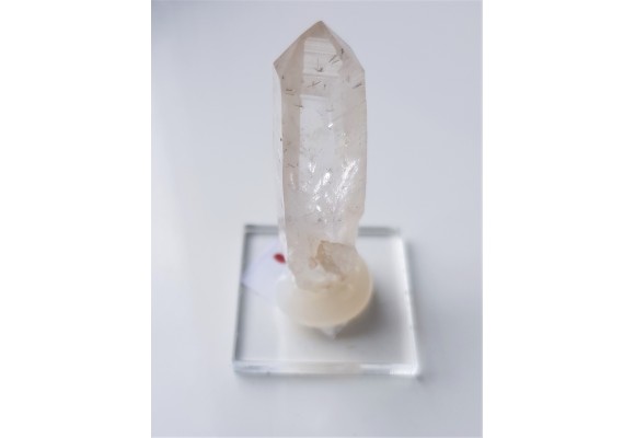 Allanit (epidot z pierwiastkami ziem rzadkich - REE) w kwarcu z Morawy k. Strzegomia