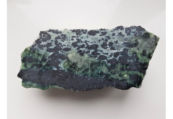 Chromit i magnetyt w serpentynie z Tąpadeł k. Sobótki