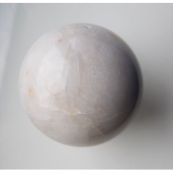 Kula polerowana z kwarcu mlecznego z okolic Mikołajowa k. Legnicy
