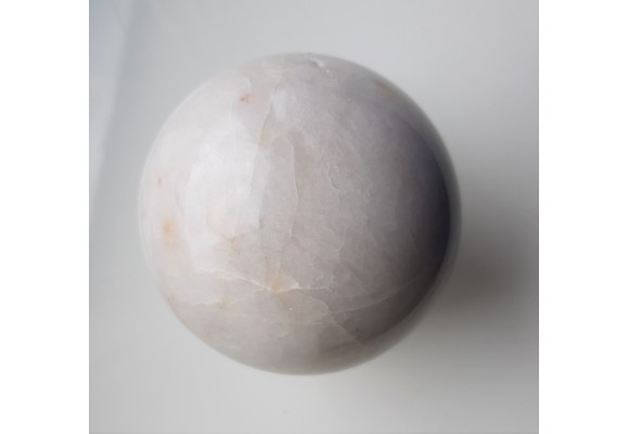 Kula polerowana z kwarcu mlecznego z okolic Mikołajowa k. Legnicy
