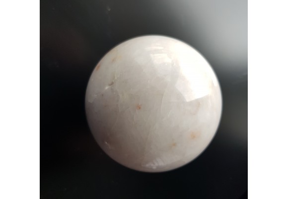 Kula polerowana z kwarcu mlecznego z okolic Mikołajowa k. Legnicy