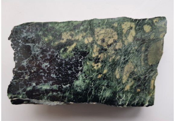 Chromit z otoczką listwenitu z Tąpadeł k. Sobótki