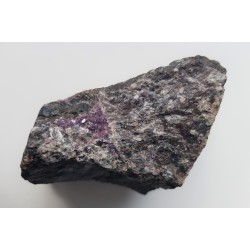 Amesyt chromowy z Tąpadeł k. Sobótki