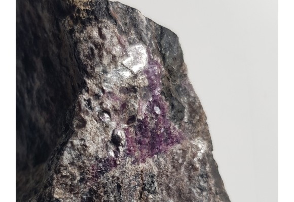 Amesyt chromowy z Tąpadeł k. Sobótki