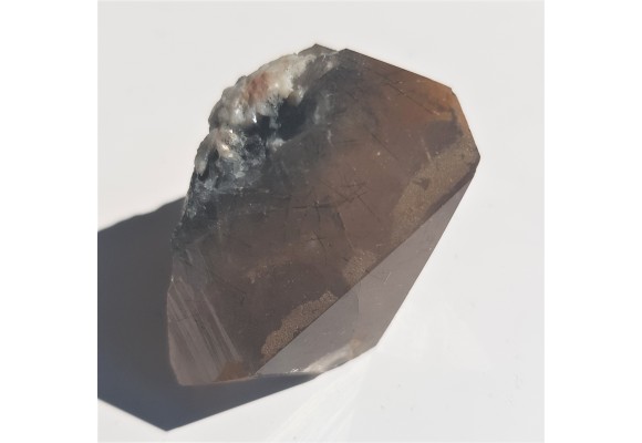 Kwarc dymny z bardzo licznymi wrostkami turmalinów ze Strzegomia