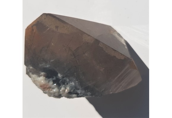 Kwarc dymny z bardzo licznymi wrostkami turmalinów ze Strzegomia