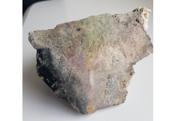 Fioletowo-zielony rodingit z Nasławic