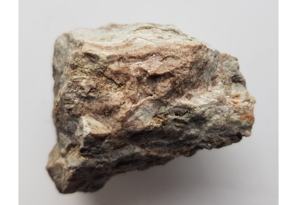 Kryształy wezuwianu w skarnie z Samborowiczek