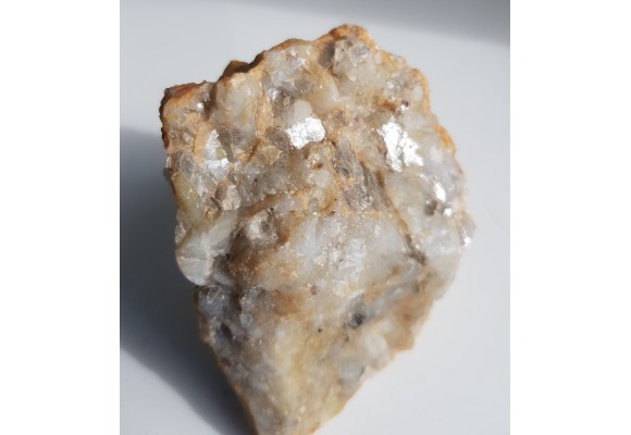 Kryształ berylu w pegmatycie desylifikowanym z Wir k. Sobótki