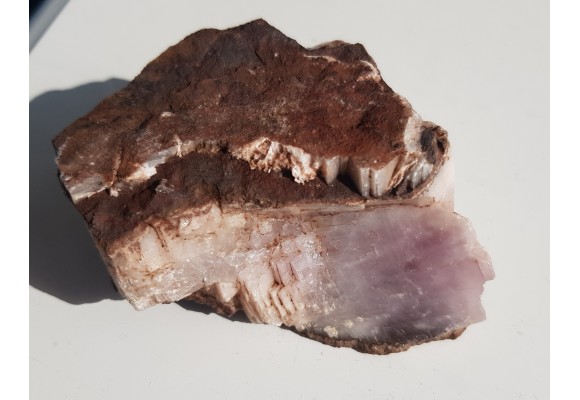 Intensywnie fioletowy kalcyt z Grzęd