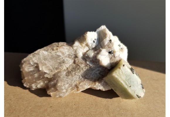 Piękny kryształy berylu w pegmatycie z Piławy Górnej