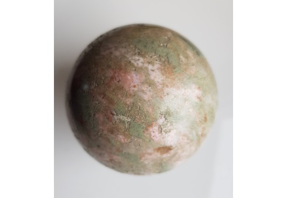 Kula polerowana z rodingitu z Sobótki