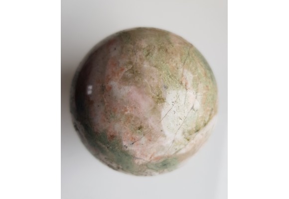 Kula polerowana z rodingitu z Sobótki