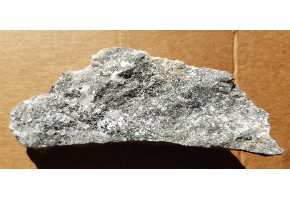 Spinele w marmurze z Łażan k. Żarowa