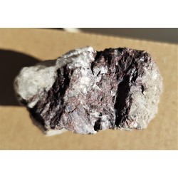 Piemontyt - epidot manganowy z doliny Aosty (Włochy)