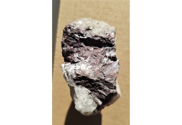 Piemontyt - epidot manganowy z doliny Aosty (Włochy)