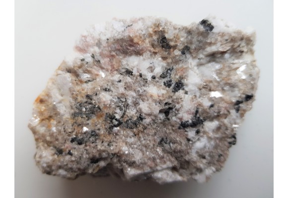 Andaluzyt i turmalin w pegmatycie z Izerskich Garbów