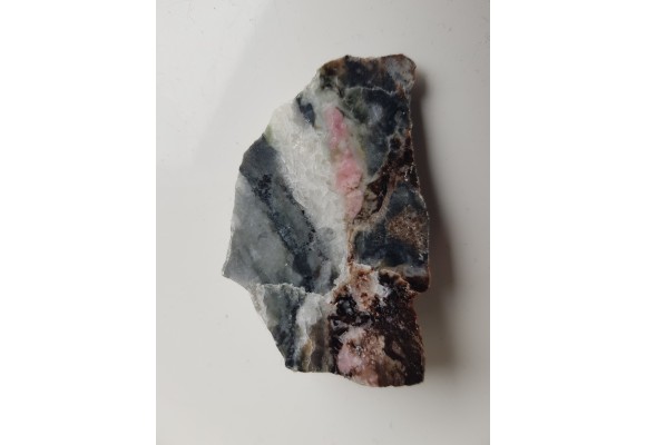 Ozdobny skarn magnezowy z Łażan k. Żarowa