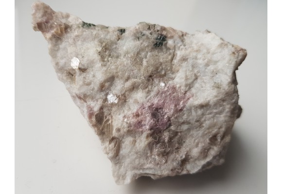 Lepidolit (mika litowa) z Piławy Górnej