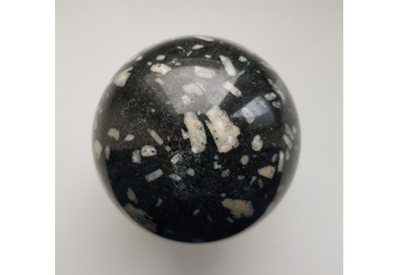Wyjątkowa kula z porfiru (eratyk, lubuskie)