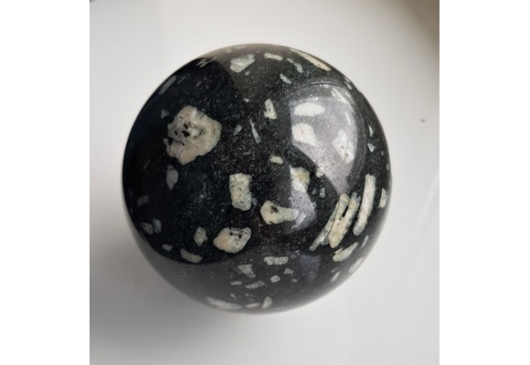 Wyjątkowa kula z porfiru (eratyk, lubuskie)