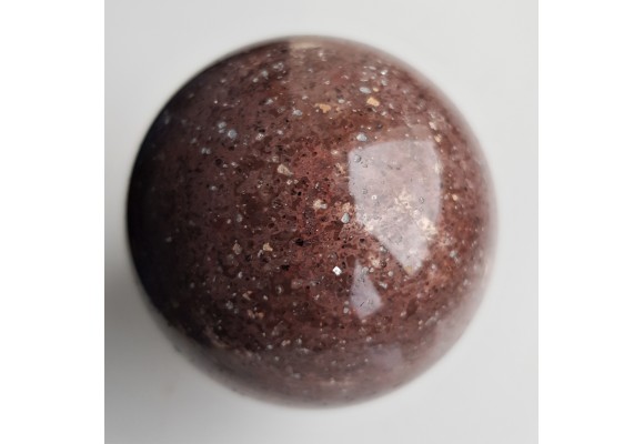 Kula z ryolitu/porfiru z Gór Kaczawskich