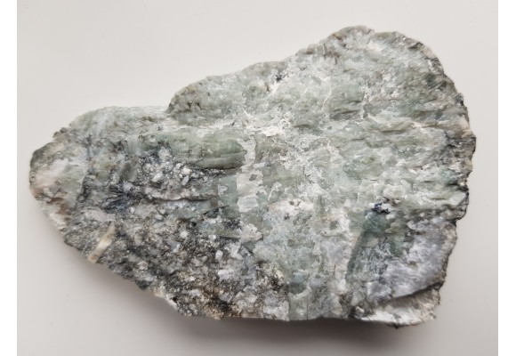 Płyta cała w kryształach berylu z pegmatytu desylifikowanego z Wir k. Sobótki