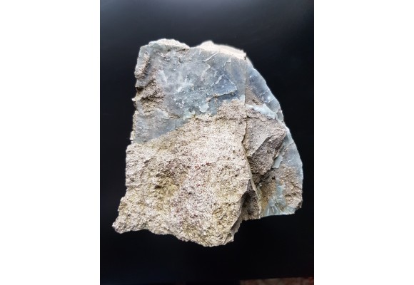 Niebieski foleryt (dickit) jako żyła w jasnym piaskowcu z Nowej Rudy