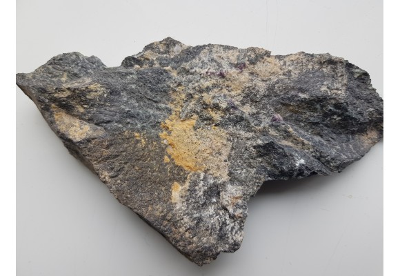 Amesyt chromowy z Tąpadeł k. Sobótki