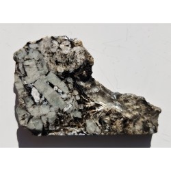 Kryształy berylu w pegmatycie desylifikowanym z Wir k. Sobótki