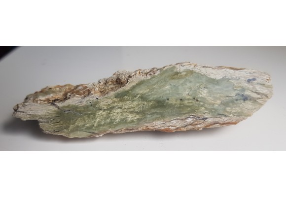 Nefryt z masywu Grochowej-Brzeźnicy