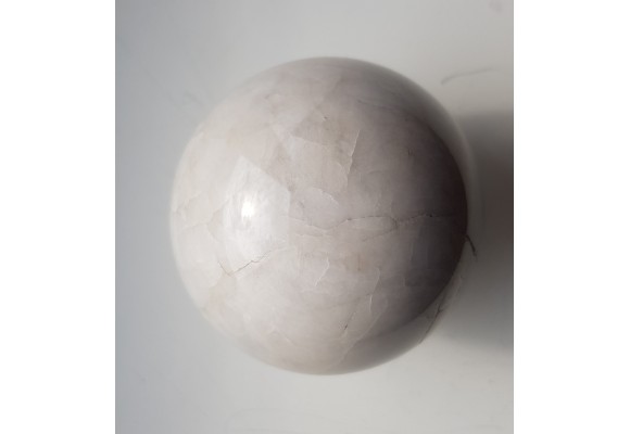 Kula polerowana z kwarcu mlecznego z okolic Mikołajowa k. Legnicy