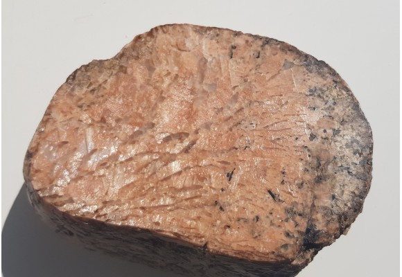 Wyjątkowy pegmatyt ze skaleniami z efektem adularescencji, eratyk, lubuskie