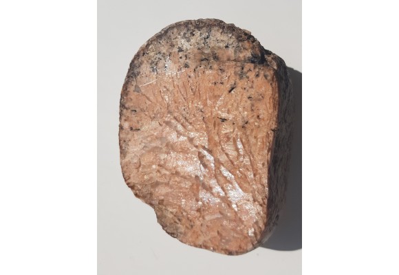 Wyjątkowy pegmatyt ze skaleniami z efektem adularescencji, eratyk, lubuskie