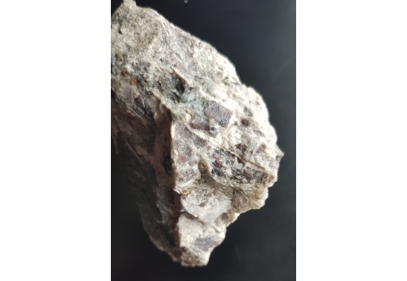 Pegmatoid z andaluzytem i szafirem ze Złotego Stoku