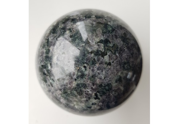 Wyjątkowa kula z anortozytu, leukogabra (eratyk, lubuskie)