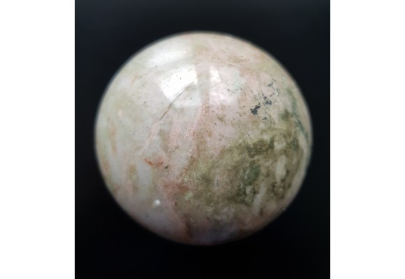 Kula polerowana z rodingitu z Sobótki