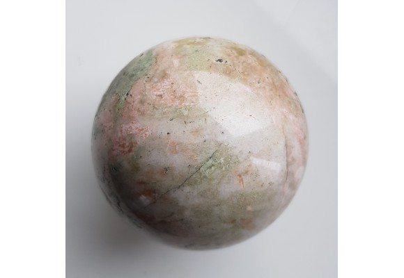 Kula polerowana z rodingitu z Sobótki