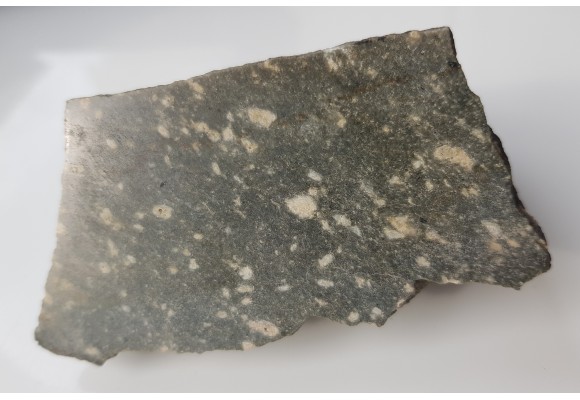 Nefelin w fonolicie z Opolna Zdr.