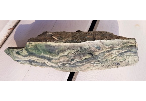 Nefryt złotostocki w skarnie magnezowym