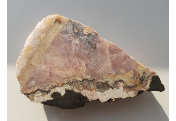 Agat, różowy chalcedon z Borówna